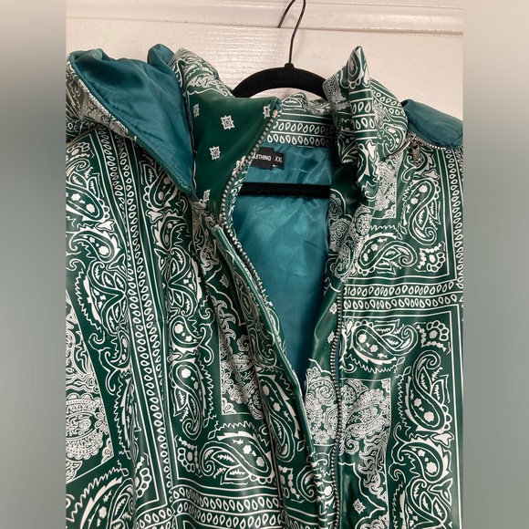 PrettyLittleThing Green Unisex Paisley PU Extreme Oversized Puffer Coat Size XXL - Picture 6 of 16